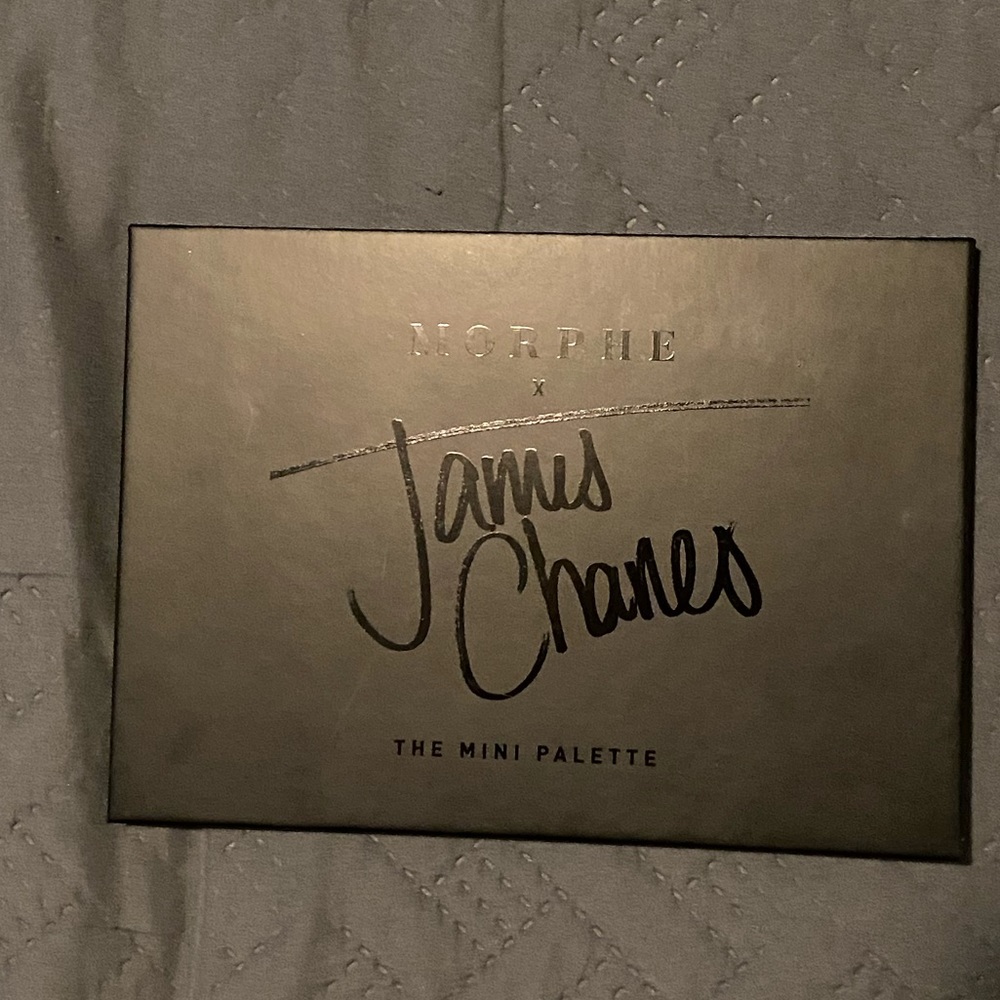 Eye shadow palette